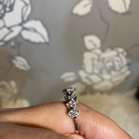 White gold❌ sold out  18k setting with real diamonds with tag on sold out ❌ - Picture 5 of 6